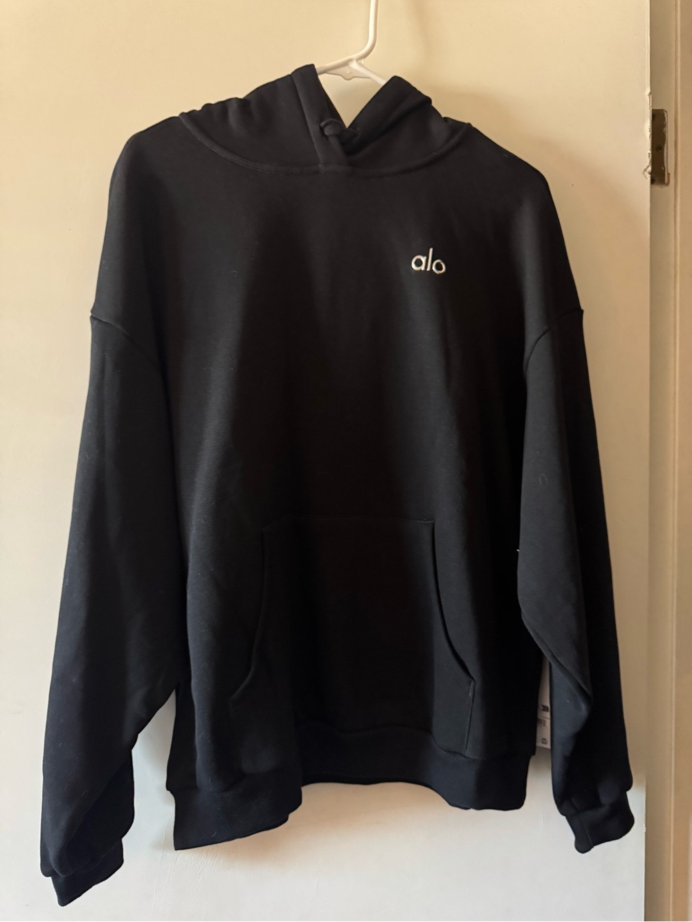 ALO Accolade Black Pullover Hoodie